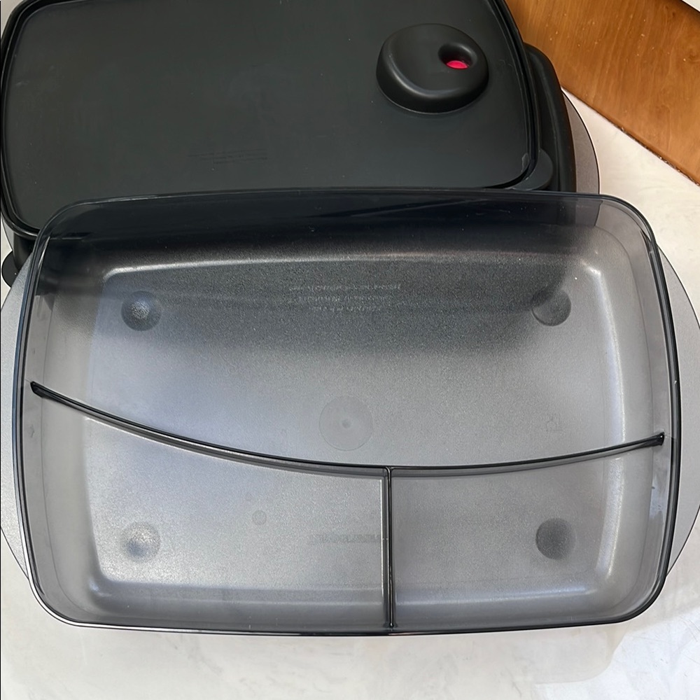 Black and Red Food Storage Containers - Picture 4 of 5